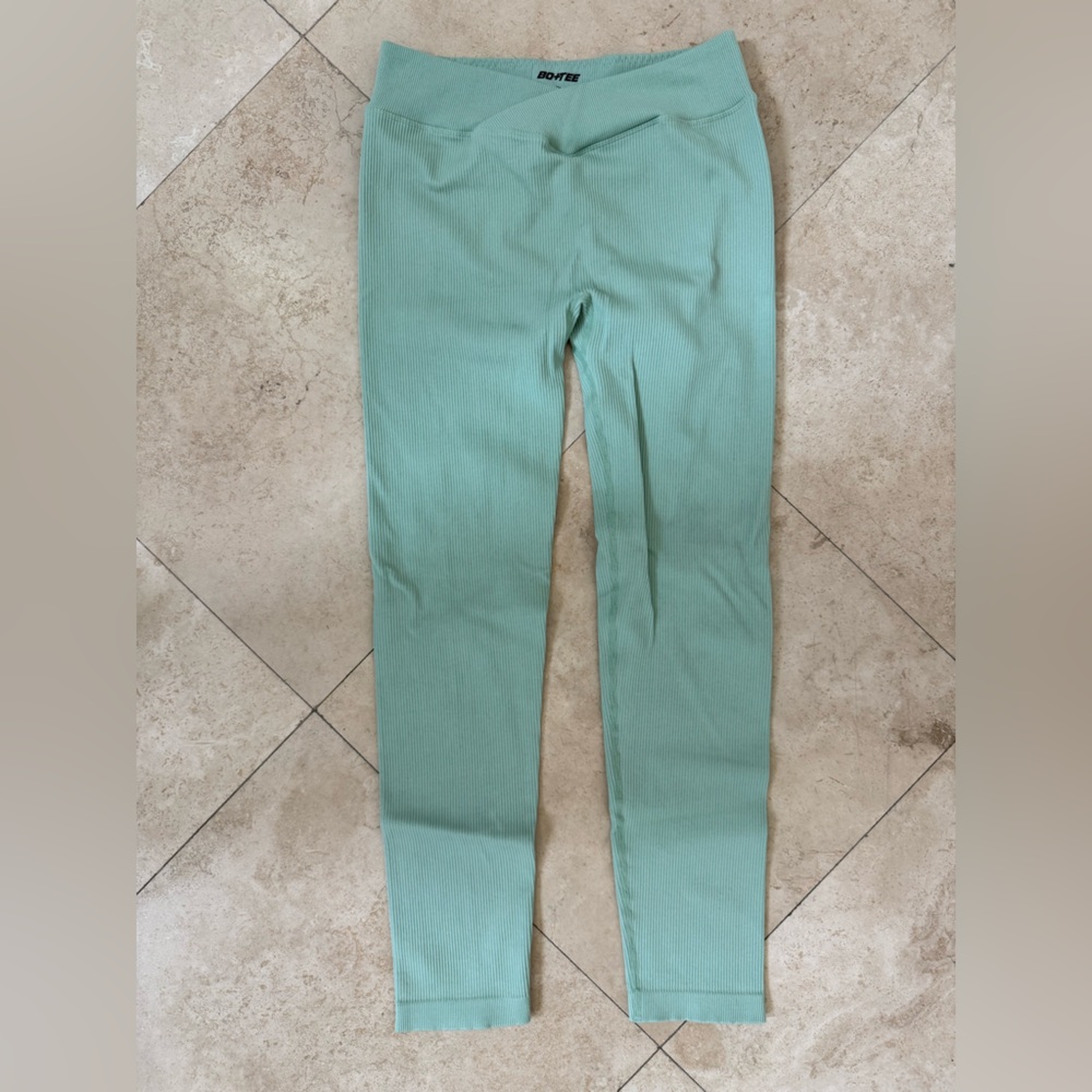 Bo+Tee Mint Ribbed Leggings